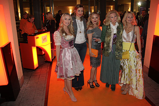 Eva Grünbauer, Verena Kerth, Regina Halmich, Birgit Bergen, Sonja Kiefer (©Foto: Martin Schmitz)